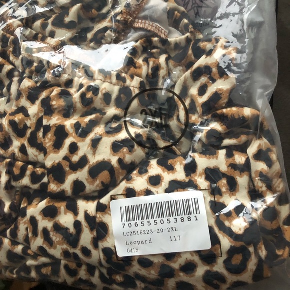 NWOT Leopard Blouse - Picture 3 of 3